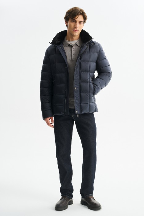 зимняя куртка с капюшоном из россии вид сбоку