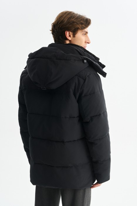 зимняя куртка с капюшоном по цене 3630 руб вид справа