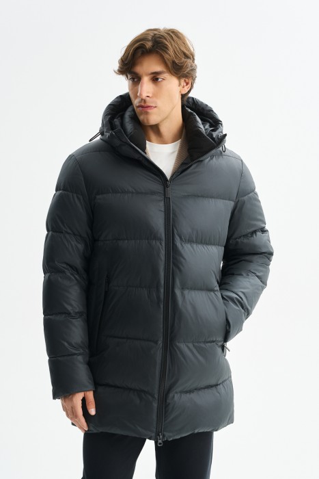 зимняя куртка с капюшоном от бренда снежная королева вид слева