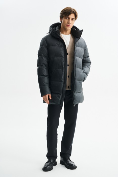 зимняя куртка с капюшоном из россии вид сбоку