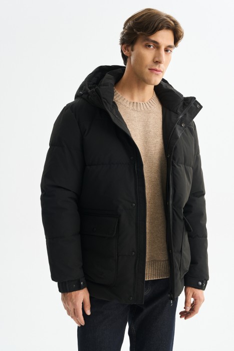 зимняя куртка с капюшоном из россии вид сбоку