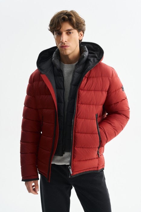 зимняя куртка с капюшоном из россии вид сбоку