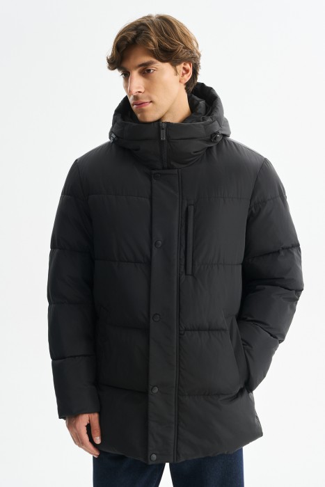 зимняя куртка с капюшоном от бренда снежная королева вид слева