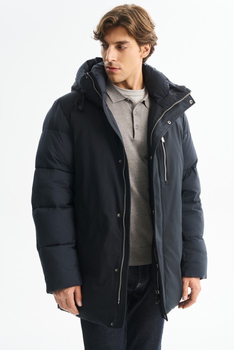 зимняя куртка с капюшоном от бренда снежная королева вид слева