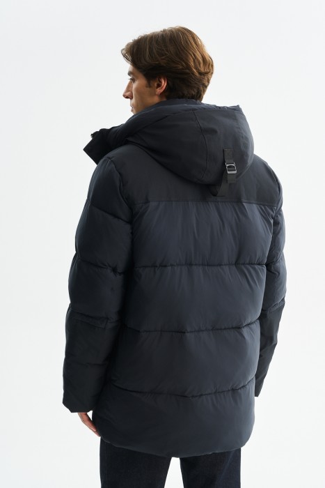 зимняя куртка с капюшоном по цене 3990 руб вид справа