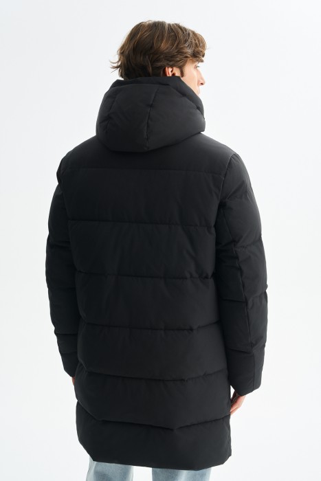 зимняя куртка с капюшоном по цене 5290 руб вид справа