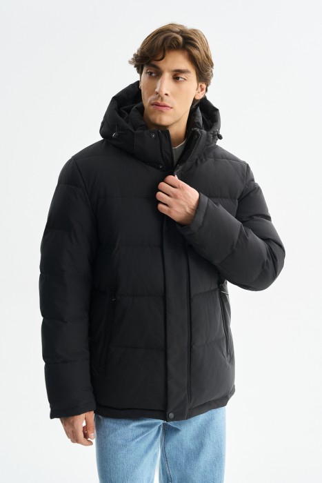 зимняя куртка с капюшоном от бренда снежная королева вид слева