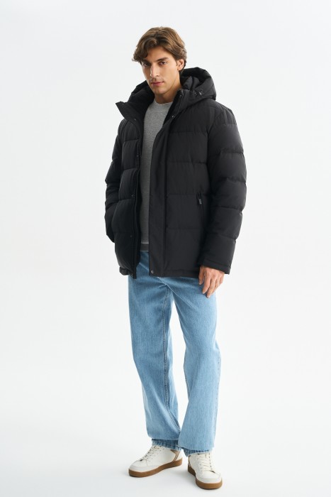 зимняя куртка с капюшоном из россии вид сбоку