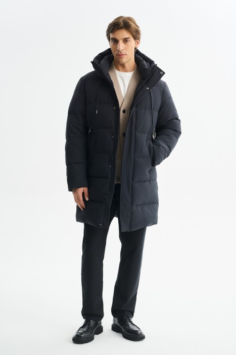 зимняя куртка с капюшоном из россии вид сбоку