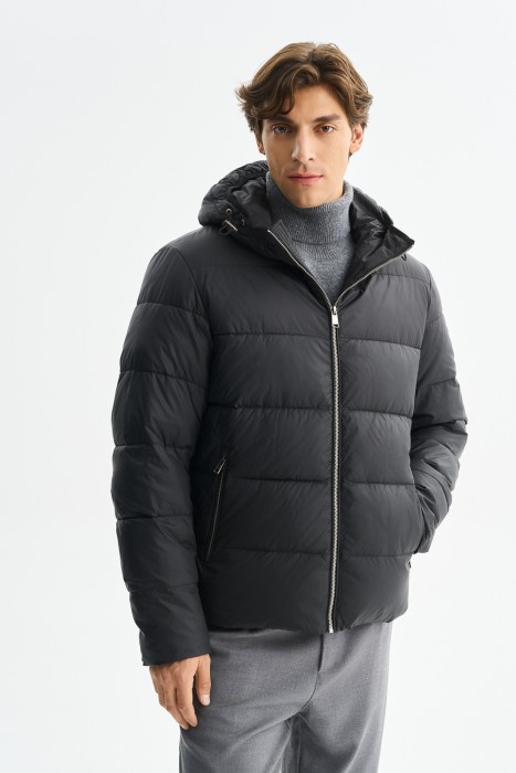 зимняя куртка с капюшоном от бренда снежная королева вид слева