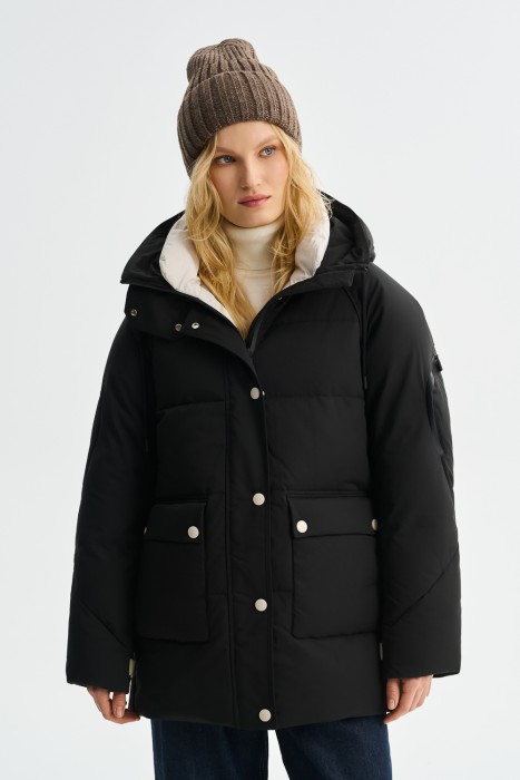 зимняя куртка с капюшоном от бренда снежная королева вид слева