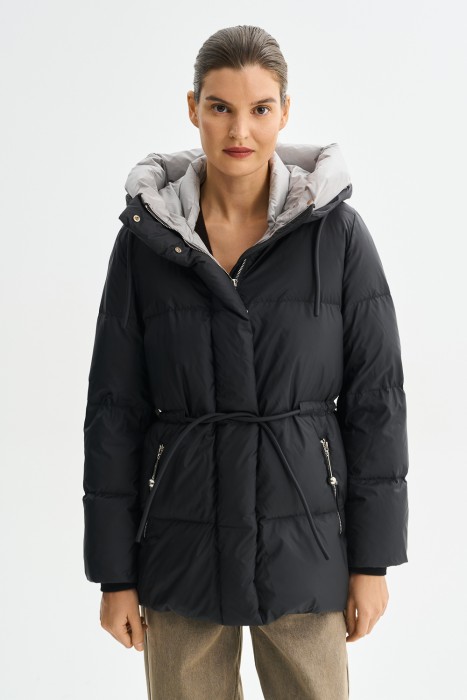 зимняя куртка с капюшоном от бренда снежная королева вид слева