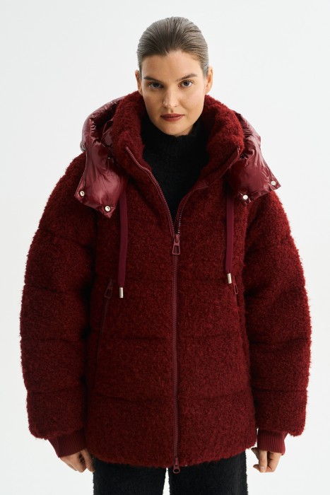 зимняя куртка с капюшоном от бренда снежная королева вид слева