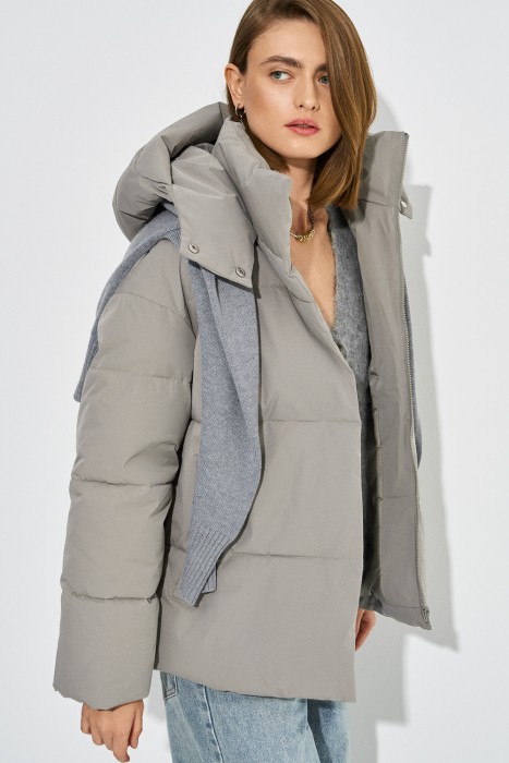 зимняя куртка с капюшоном по цене 8310 руб вид справа