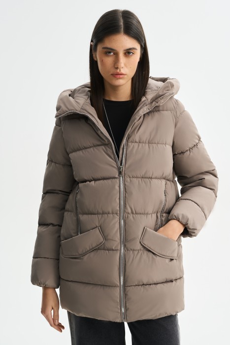 зимняя куртка с капюшоном от бренда снежная королева вид слева