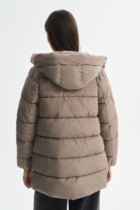 зимняя куртка с капюшоном по цене 5860 руб вид справа