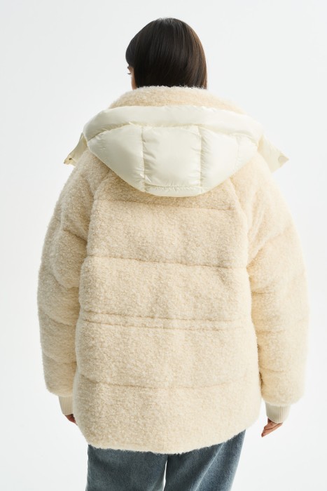 зимняя куртка с капюшоном по цене 7330 руб вид справа