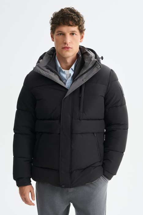 зимняя куртка с капюшоном от бренда снежная королева вид слева