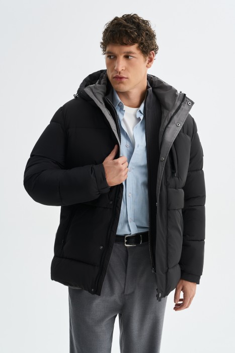 зимняя куртка с капюшоном из россии вид сбоку