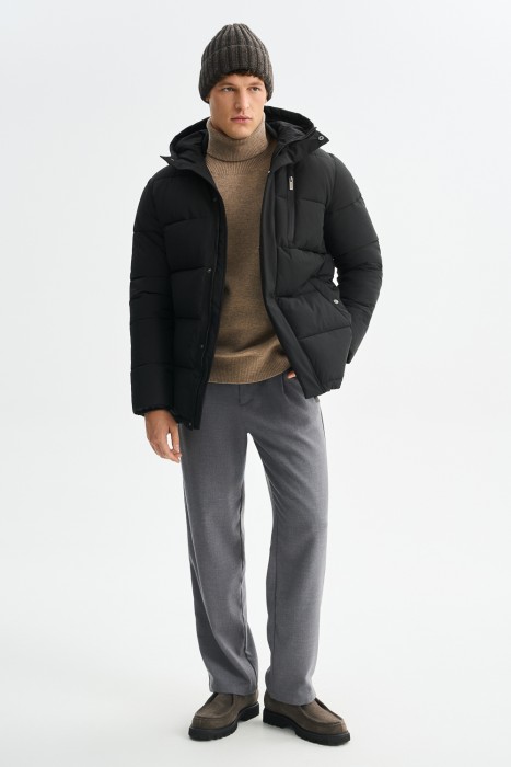 зимняя куртка с капюшоном из россии вид сбоку