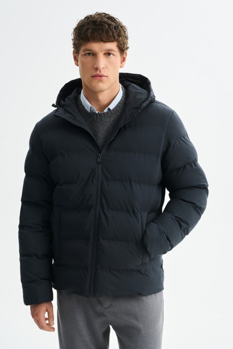 зимняя куртка с капюшоном от бренда снежная королева вид слева