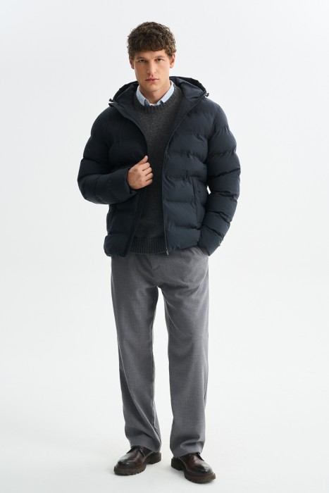 зимняя куртка с капюшоном из россии вид сбоку