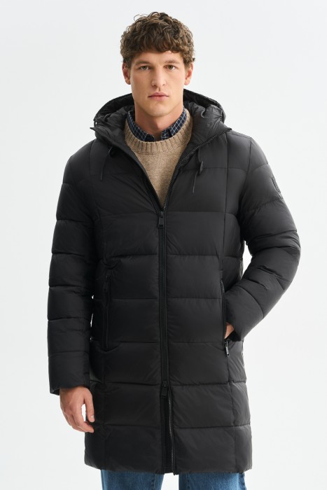 зимняя куртка с капюшоном от бренда снежная королева вид слева