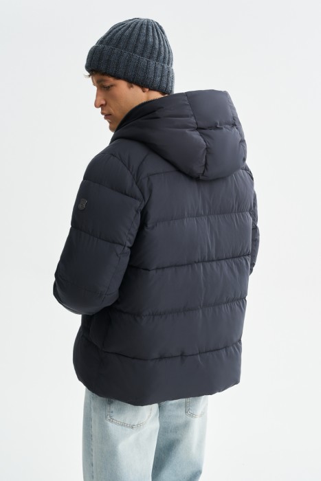 зимняя куртка с капюшоном по цене 11740 руб вид справа