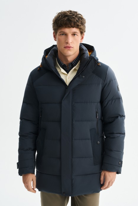 зимняя куртка с капюшоном от бренда снежная королева вид слева