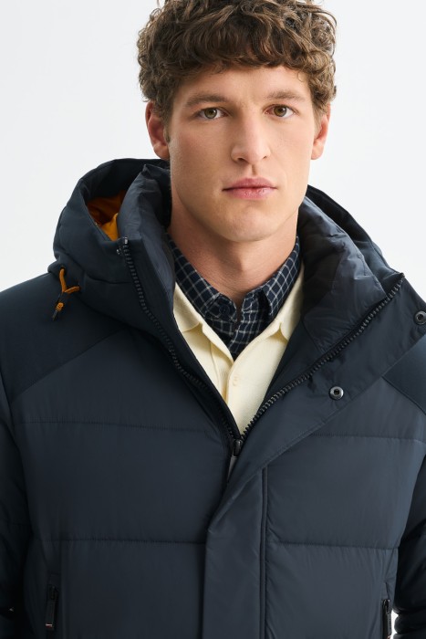 зимняя куртка с капюшоном по цене 9370 руб вид справа