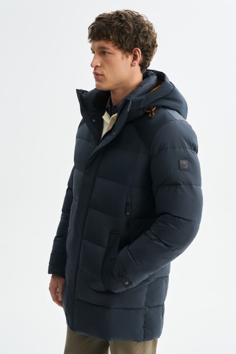 зимняя куртка с капюшоном из россии вид сбоку