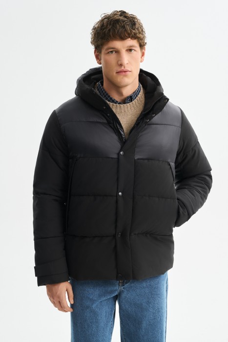 зимняя куртка с капюшоном от бренда снежная королева вид слева