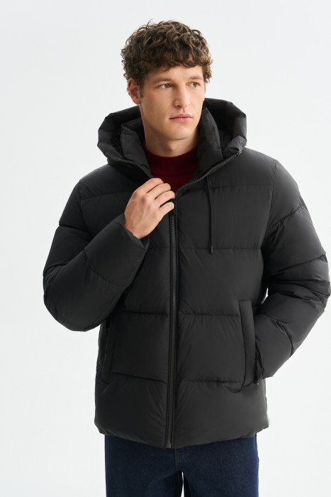 зимняя куртка с капюшоном от бренда снежная королева вид слева