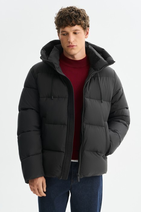 зимняя куртка с капюшоном из россии вид сбоку