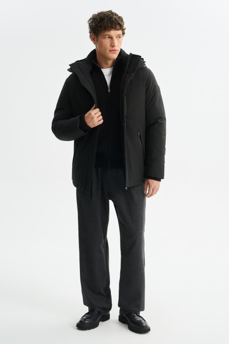 зимняя куртка с капюшоном из россии вид сбоку