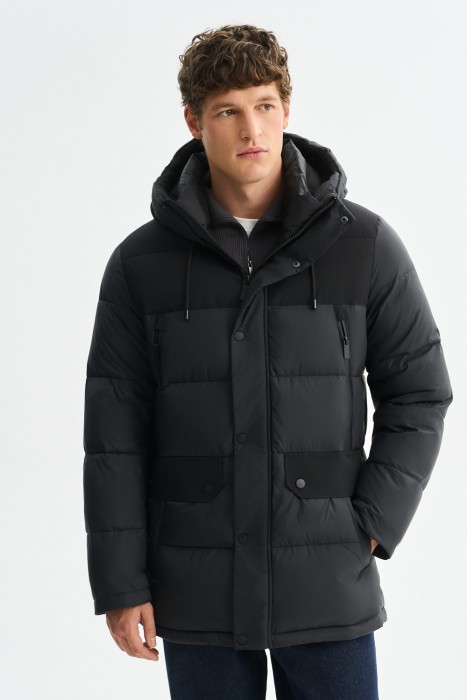 зимняя куртка с капюшоном от бренда снежная королева вид слева