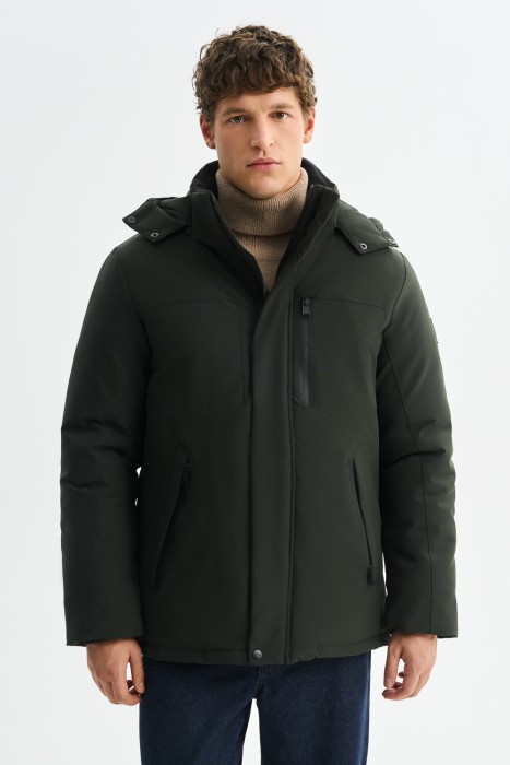 зимняя куртка с капюшоном от бренда снежная королева вид слева