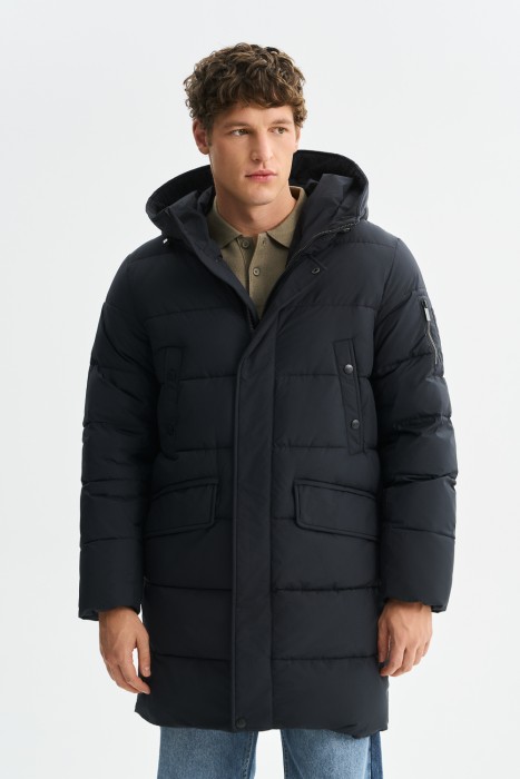 зимняя куртка с капюшоном от бренда снежная королева вид слева