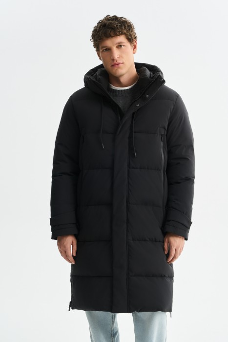 зимняя куртка с капюшоном от бренда снежная королева вид слева