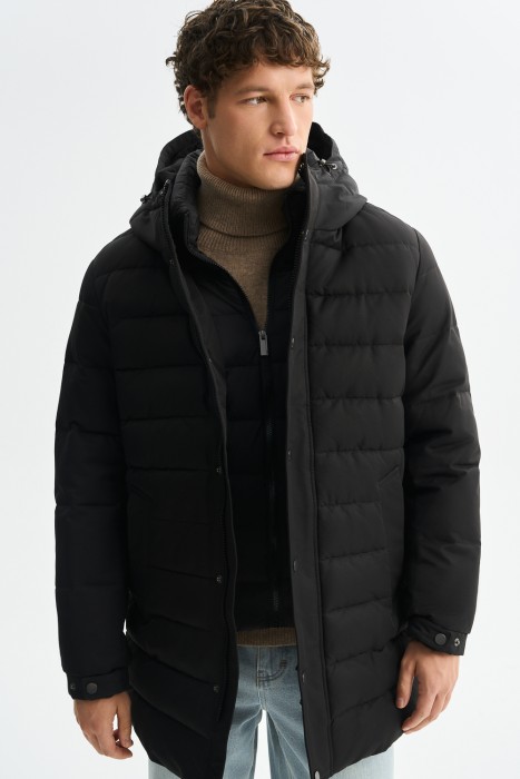 зимняя куртка с капюшоном из россии вид сбоку