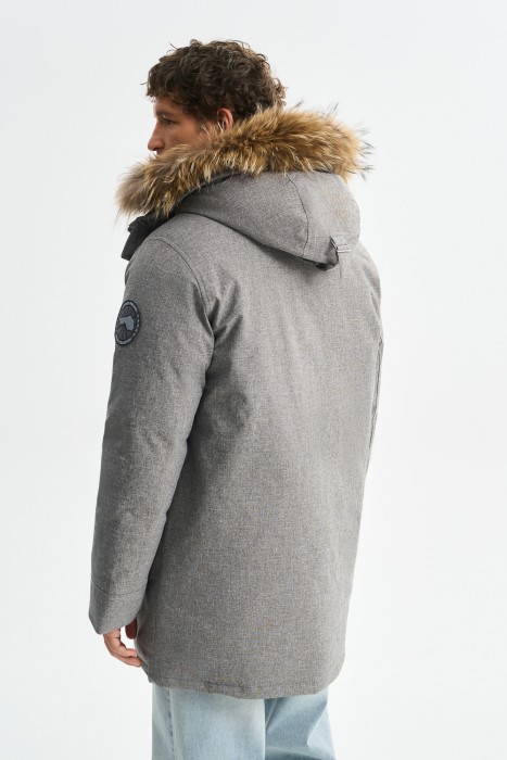 зимняя куртка с капюшоном по цене 16720 руб вид справа