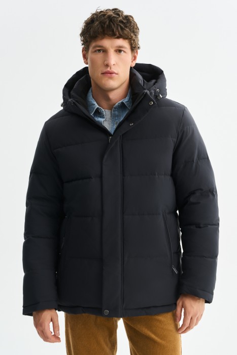 зимняя куртка с капюшоном от бренда снежная королева вид слева