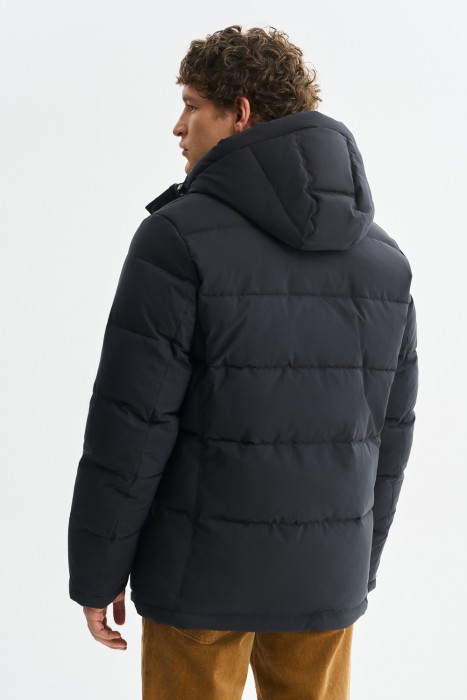 зимняя куртка с капюшоном по цене 6030 руб вид справа