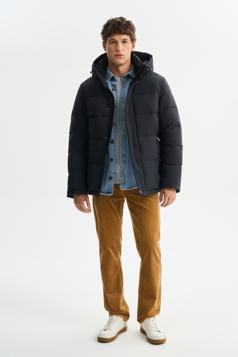 зимняя куртка с капюшоном из россии вид сбоку