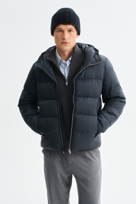 зимняя куртка с капюшоном из россии вид сбоку