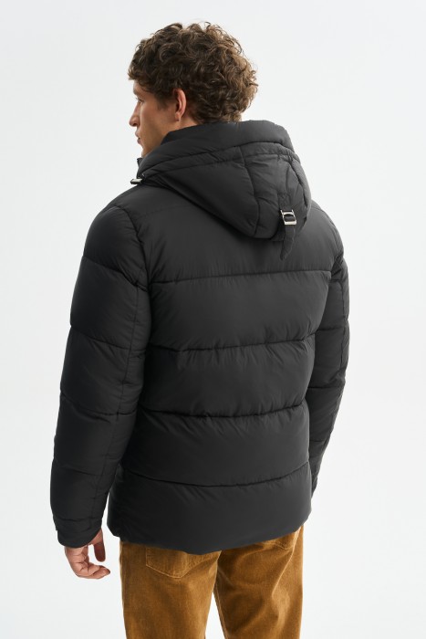 зимняя куртка с капюшоном по цене 4720 руб вид справа