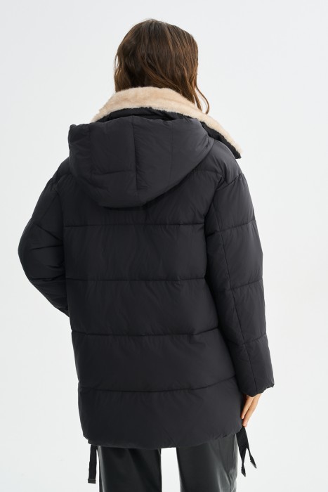 зимняя куртка с капюшоном от бренда снежная королева вид слева