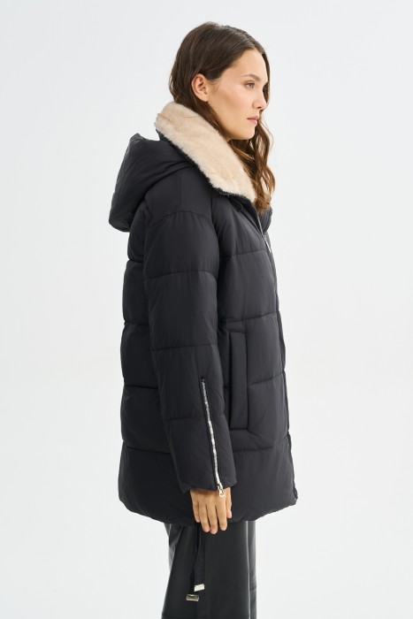 зимняя куртка с капюшоном по цене 11080 руб вид справа