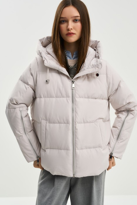 зимняя куртка с капюшоном от бренда снежная королева вид слева