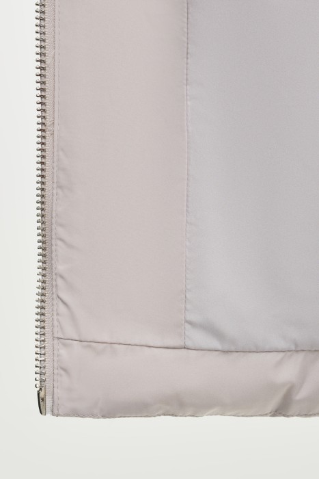 зимняя куртка с капюшоном из россии вид сбоку